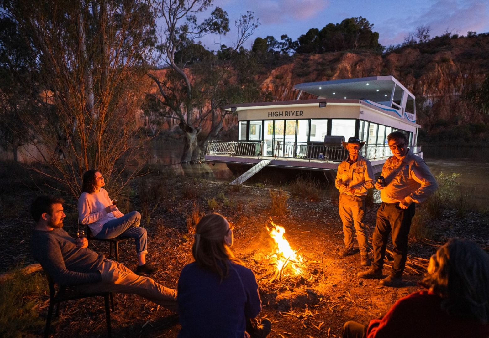 SA_MurrayRiverWalk_MurrayRiverTrails_GuidedWalk_2022_Landscape_Campfire.jpg